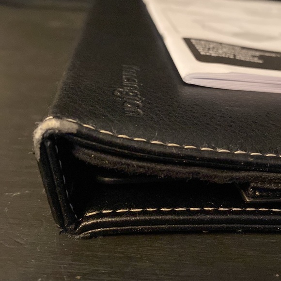 Kensington KeyFolio Bluetooth Keyboard For iPad2 used - Picture 10 of 12